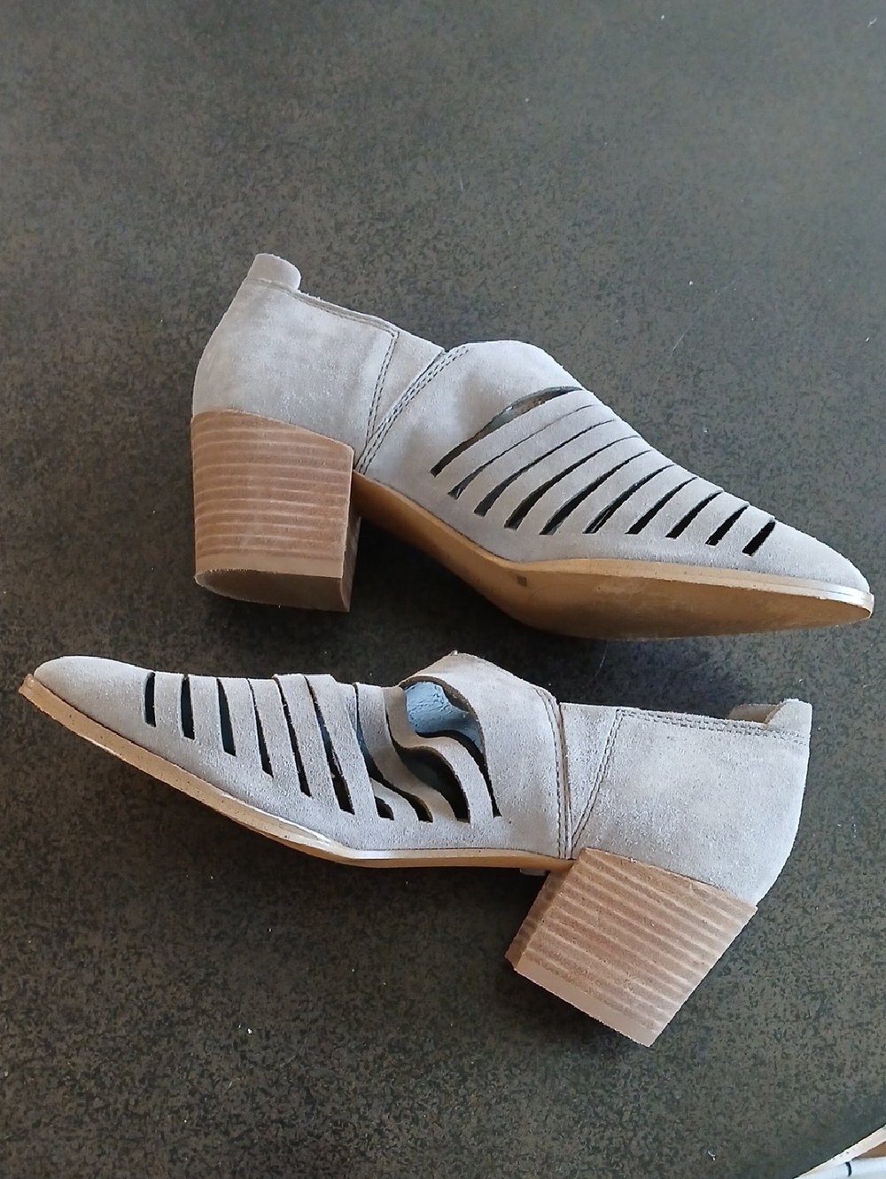 1. State Arnet Size 7 1/2 Women's Gray Suede Cutout Block Heel Booties